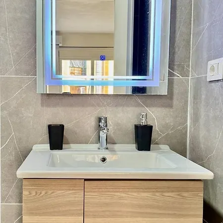 Vitamin Apartment *